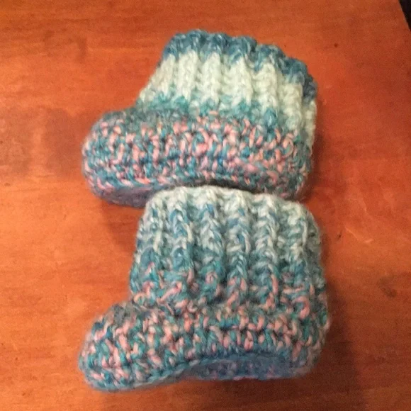 🌺 Baby hat & booties hand crocheted pink and blue - Picture 6 of 8